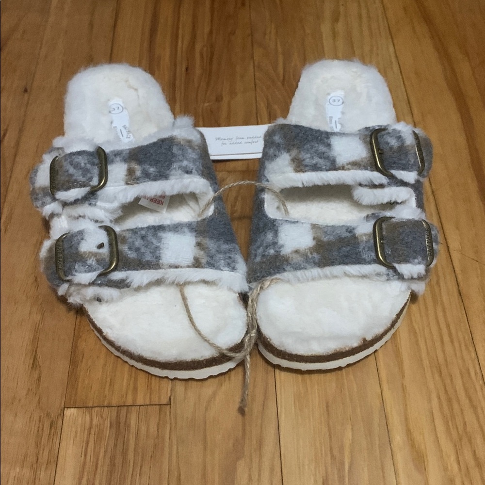 Slippers - Picture 4 of 6